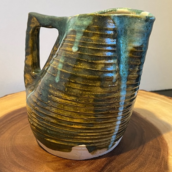 Lander WY Studio Pottery Ribbed Jug Pitcher Artist Signed. Circa 1970 - Picture 3 of 11
